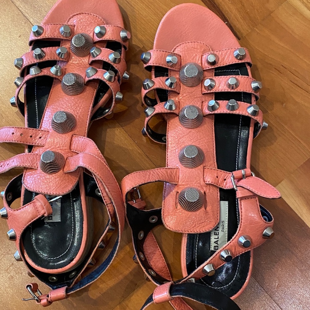 Balenciaga pink Sandel’s
